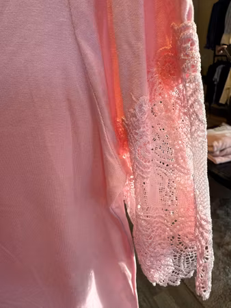 Kortärmad topp m spets ljusrosa