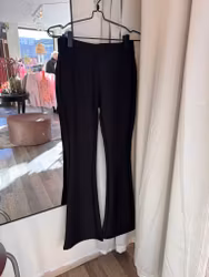 Stretchiga finbyxor bootcut svart