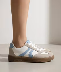 Sneakers vit/ljusblå