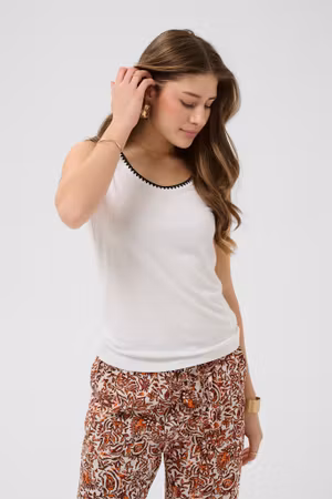 Ribba linne vit med svart kant