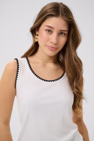 Ribba linne vit med svart kant