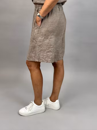 Lindy linneshorts taupe