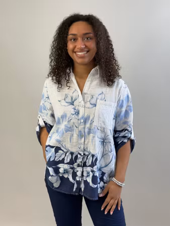 Kelly skjorta vit med blått mönster