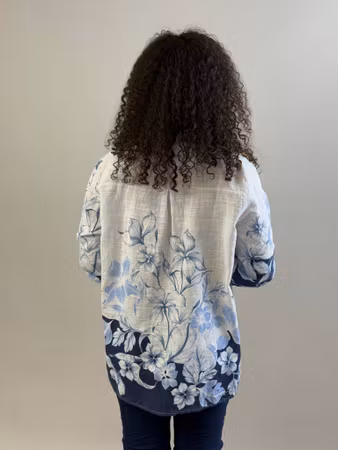 Kelly skjorta vit med blått mönster