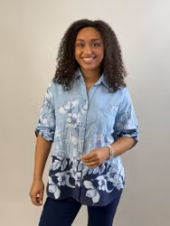 Kelly skjorta ljusblå med blått mönster