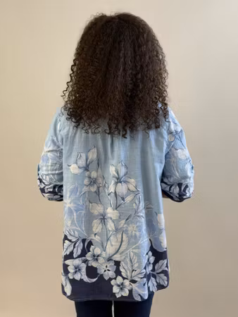 Kelly skjorta ljusblå med blått mönster