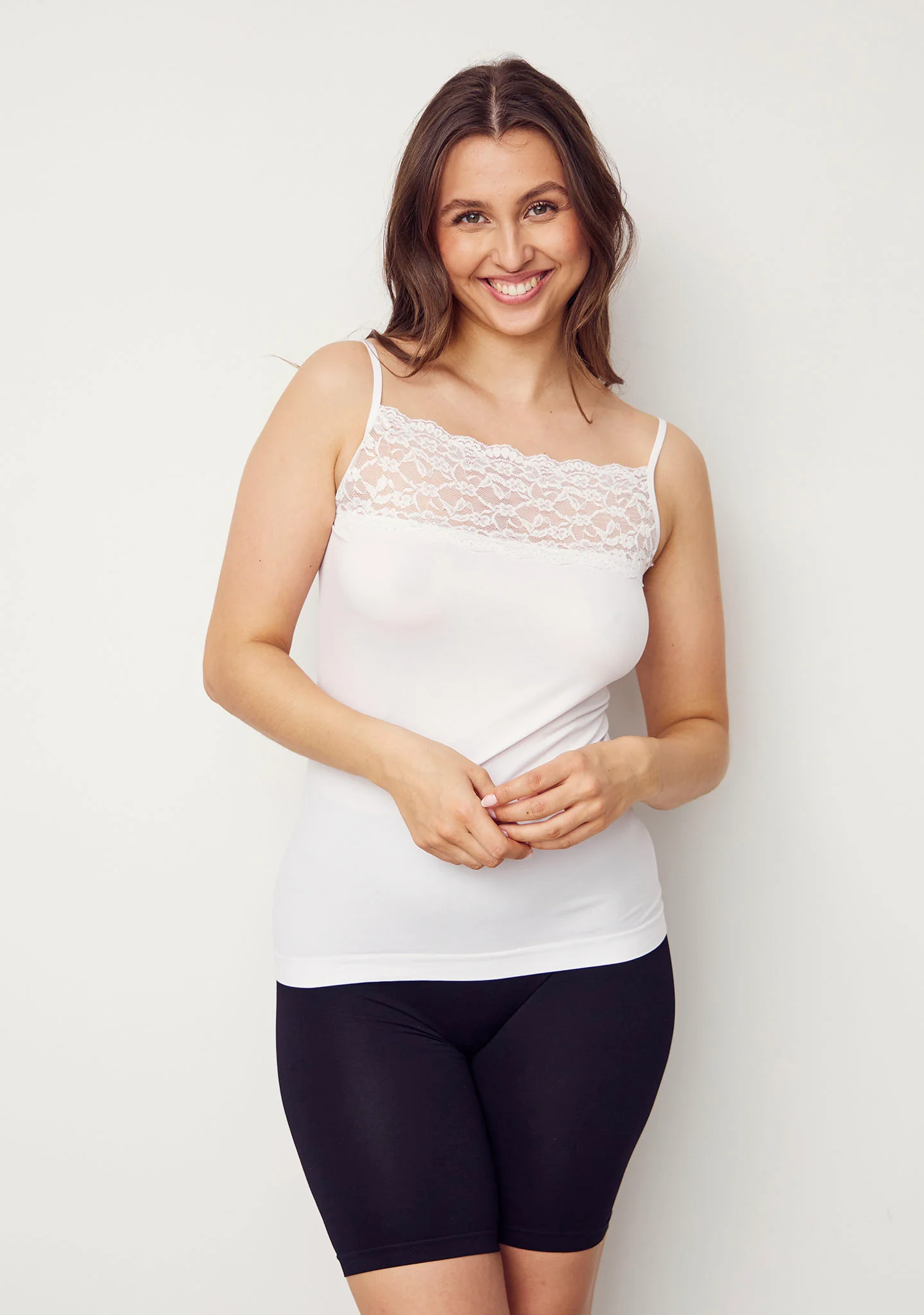 Nilla Wide lace top broken white