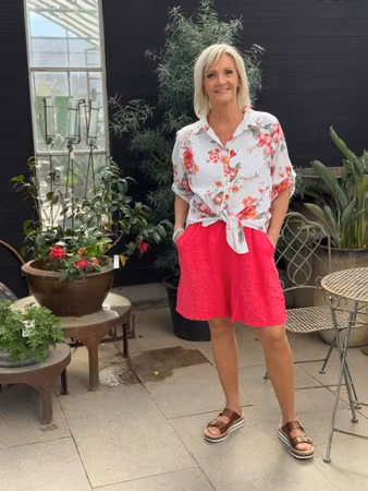 Kelly skjorta vit med blommönster