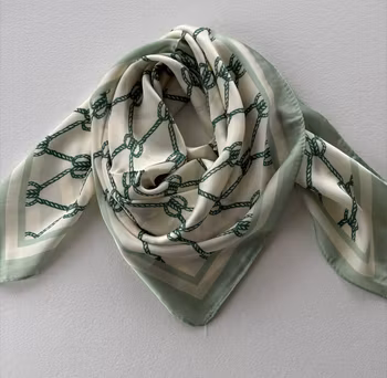 Scarf satin grön mönstrad