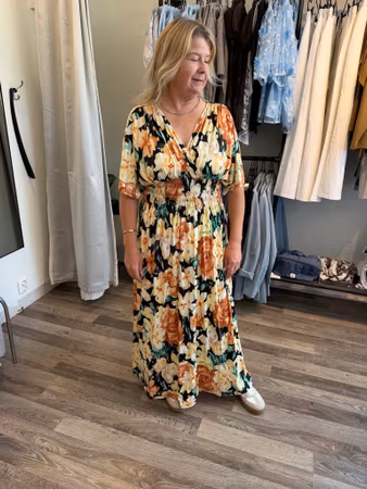 Sussi blommig klänning gul