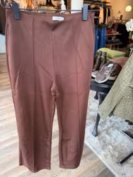 Stretchiga finbyxor rakt ben brun