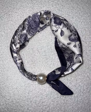 Scarf magnet blue floral