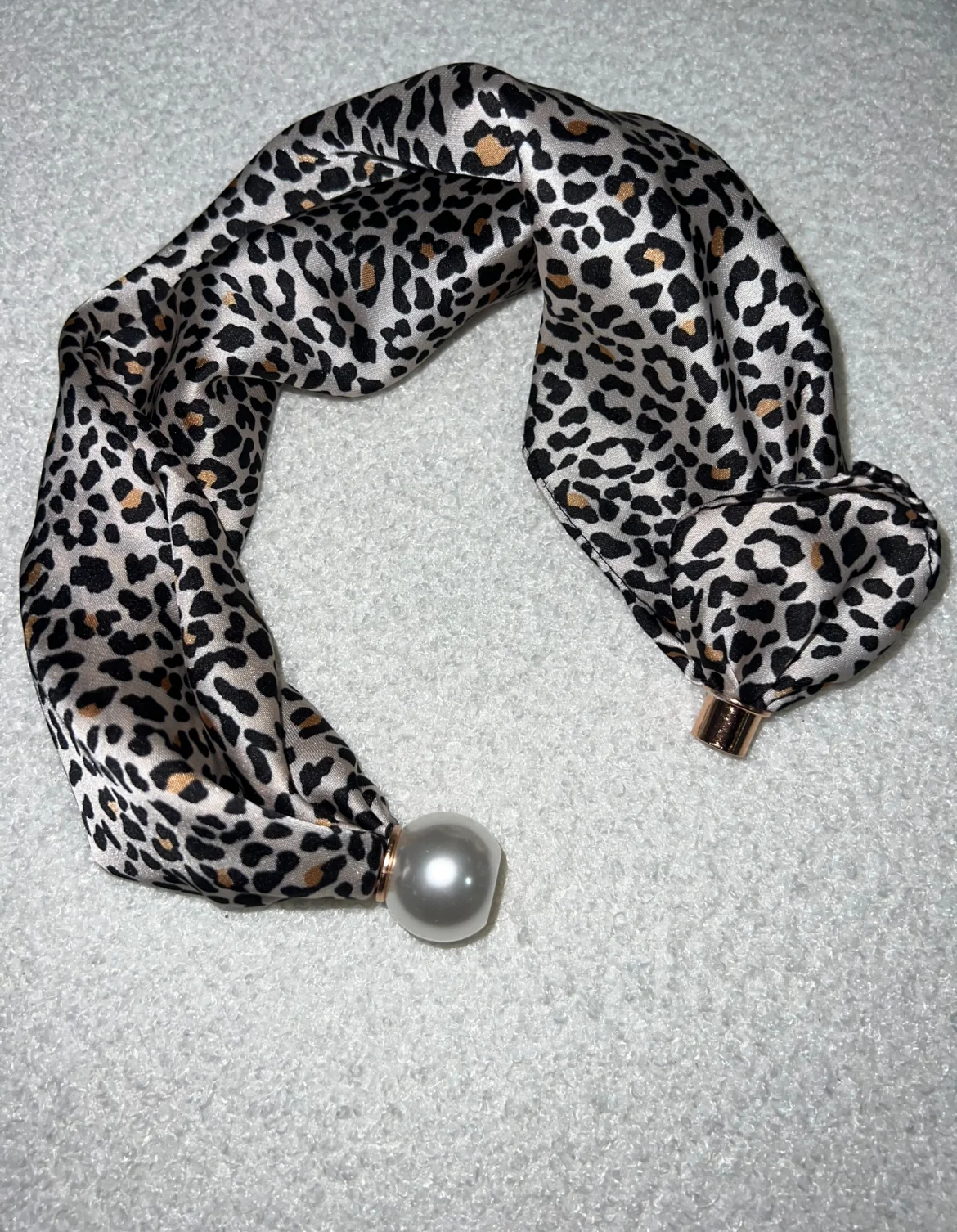 Scarf magnet leopard