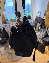 Handväska påse svart