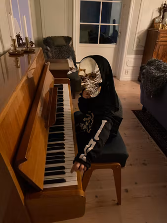 Barn som spelar piano