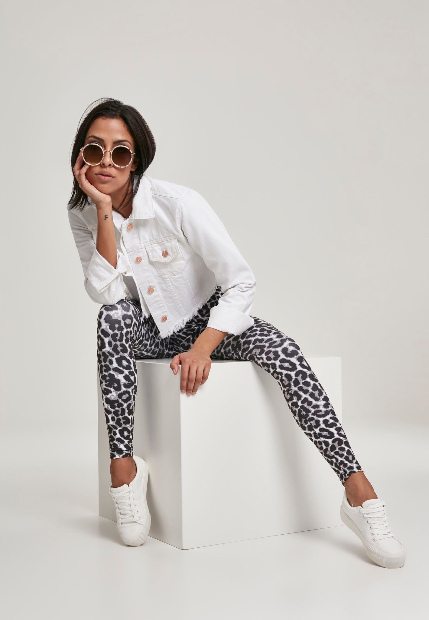 URBAN CLASSICS: Ladies AOP High Waist Leggings (grey leo)