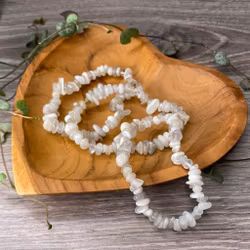 Regnbågsmånsten Chipsarmband