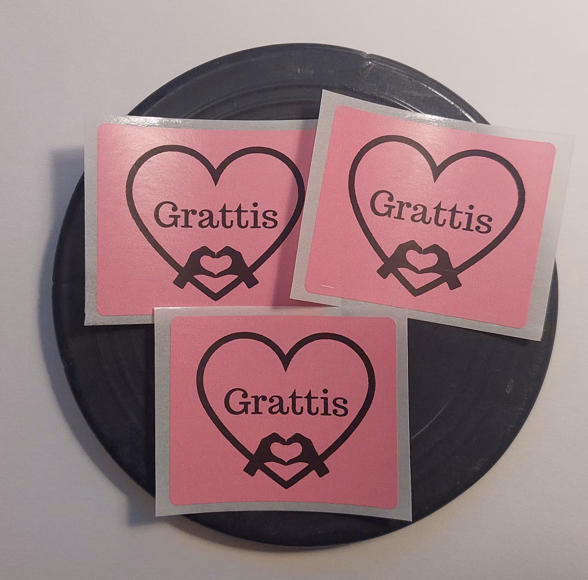 Etikett rosa grattis hjärta/hand