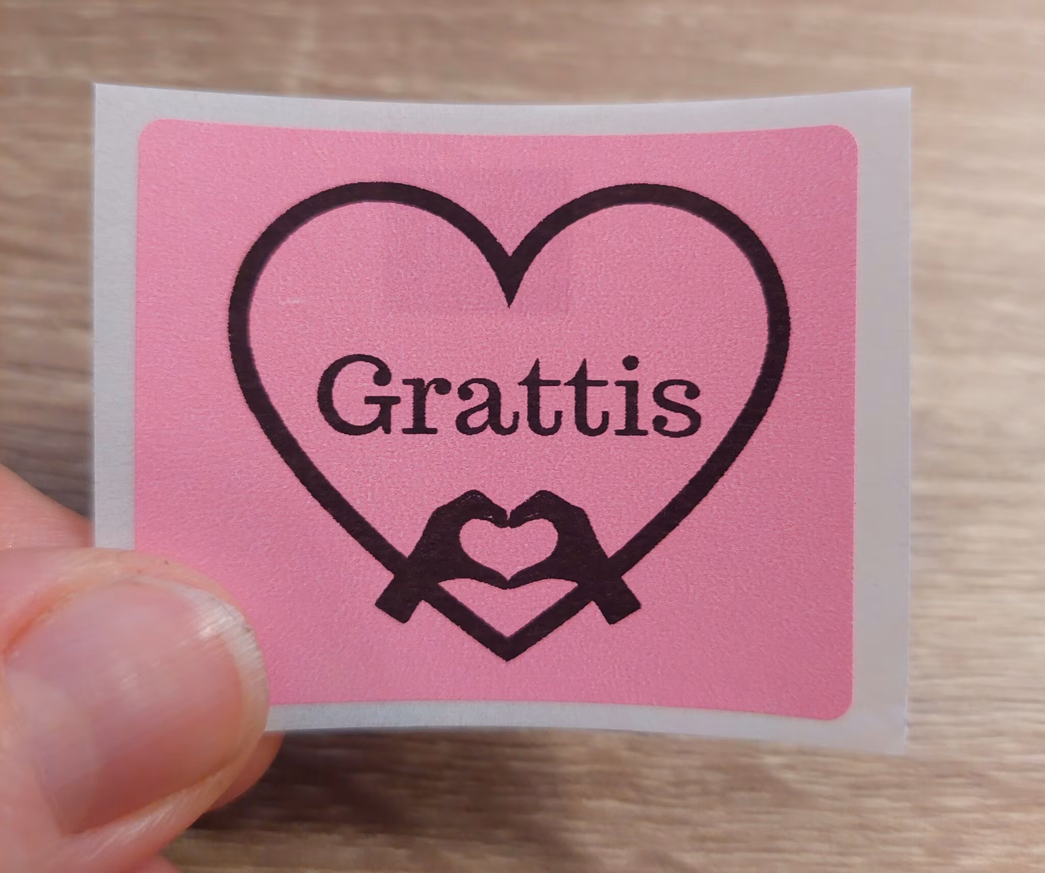 Etikett rosa grattis hjärta/hand