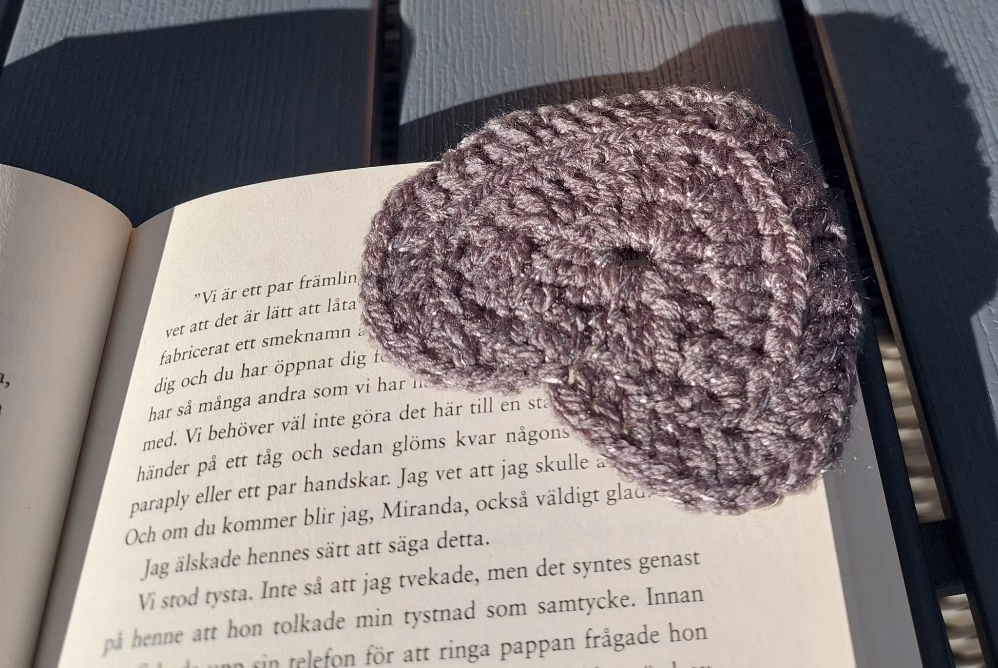 Virkat bokmärke hjärta