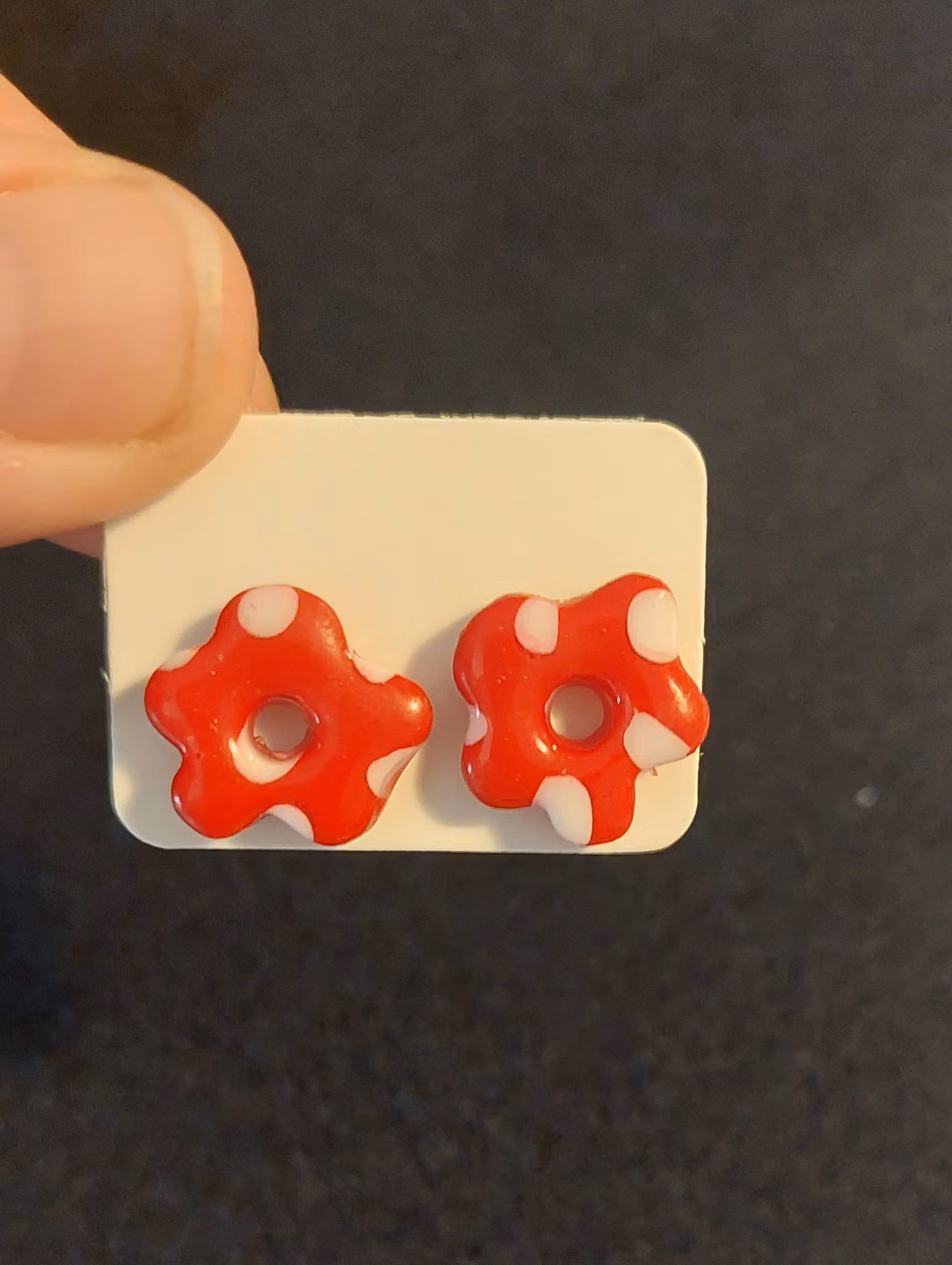 Örhänge prickig liten blomma