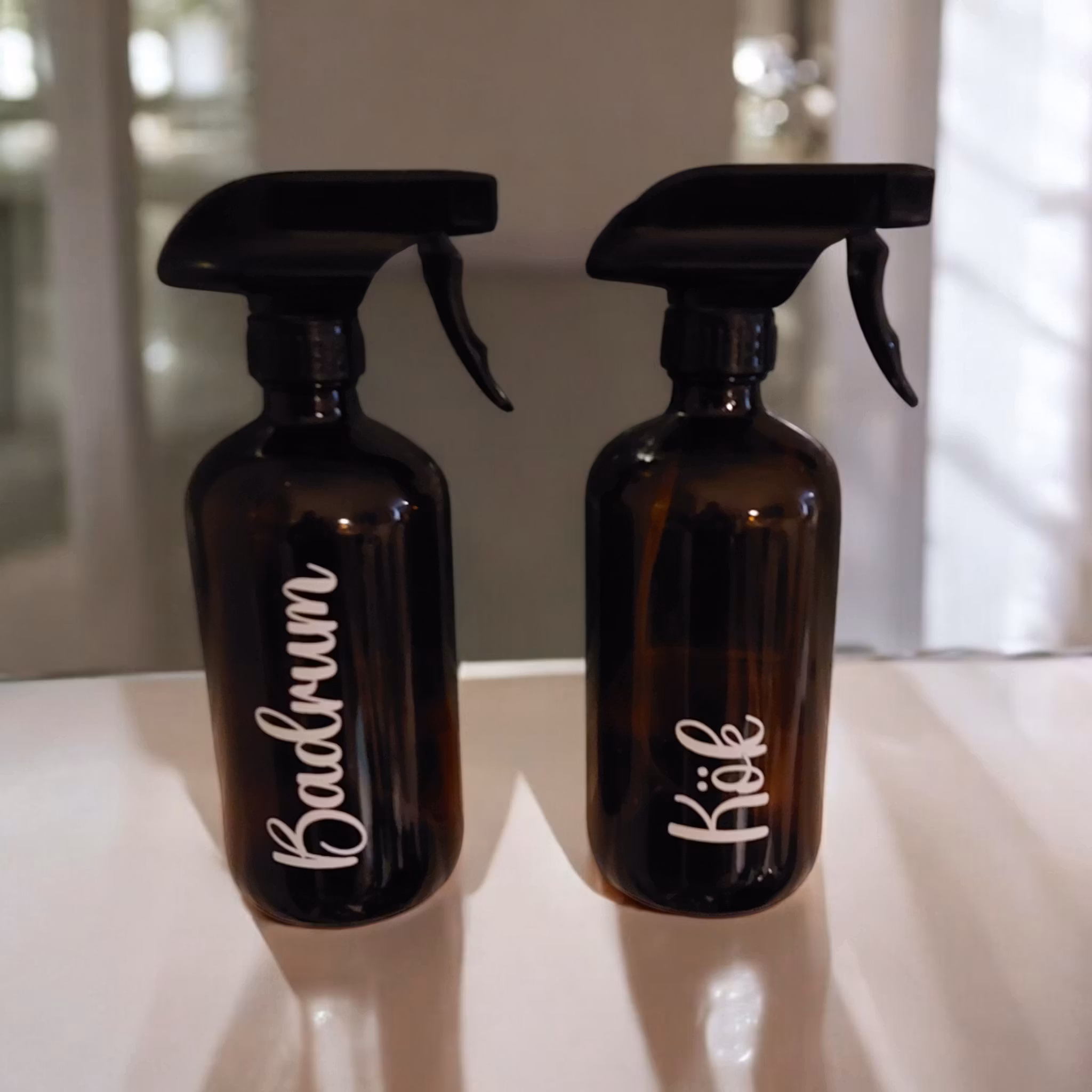 Sprayflaska med kursiv text