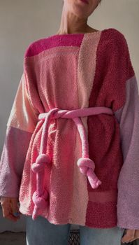 Sweatshirt with belt