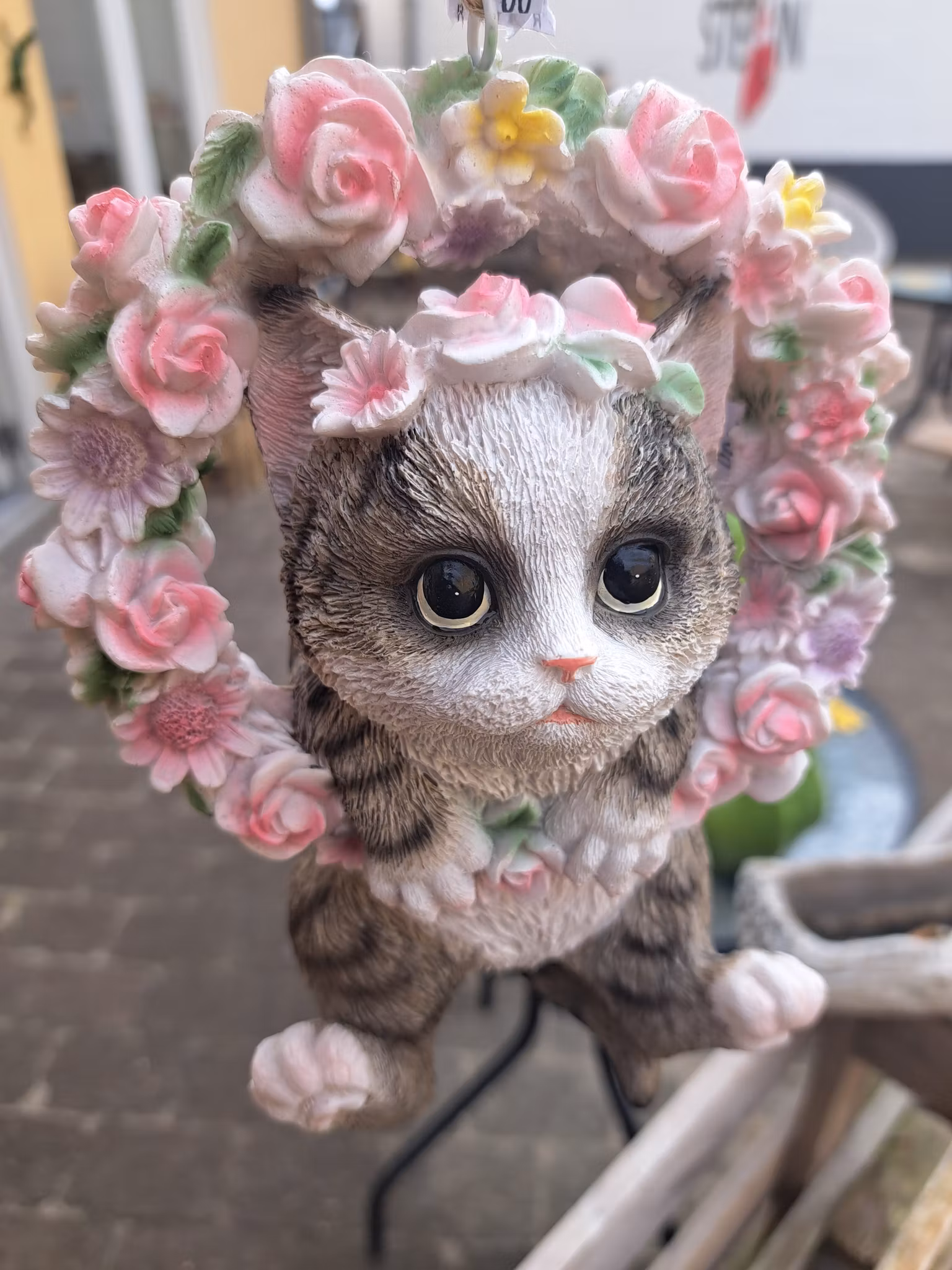Blomsterkrans med kat