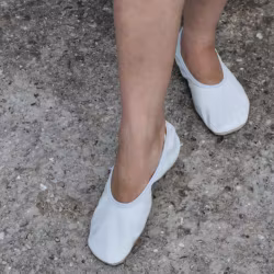 OmaKing Barefoot Slippers (White)