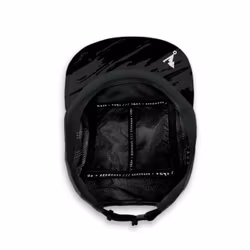 VÅGA Wind Resistant Feather Racing Cap Black / Charcoal