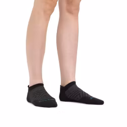 Darn Tough Women's Run No Show Tab No Cushion Ultra-Lightweight Running Sock - Black