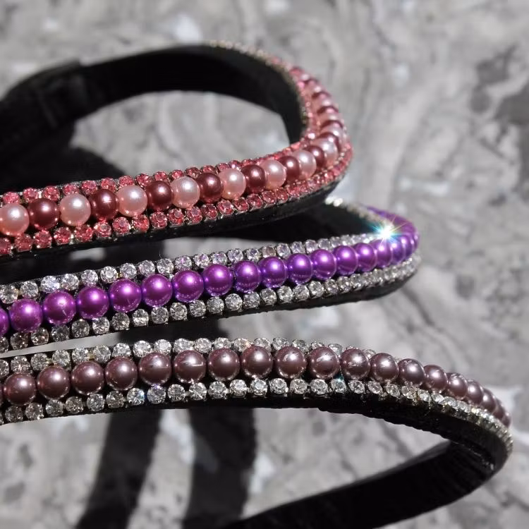 P&auml;rlpannband h&auml;st mixat med strass