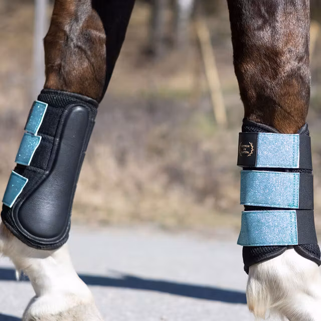 Svarta strykkappor h&auml;st turkost glitter