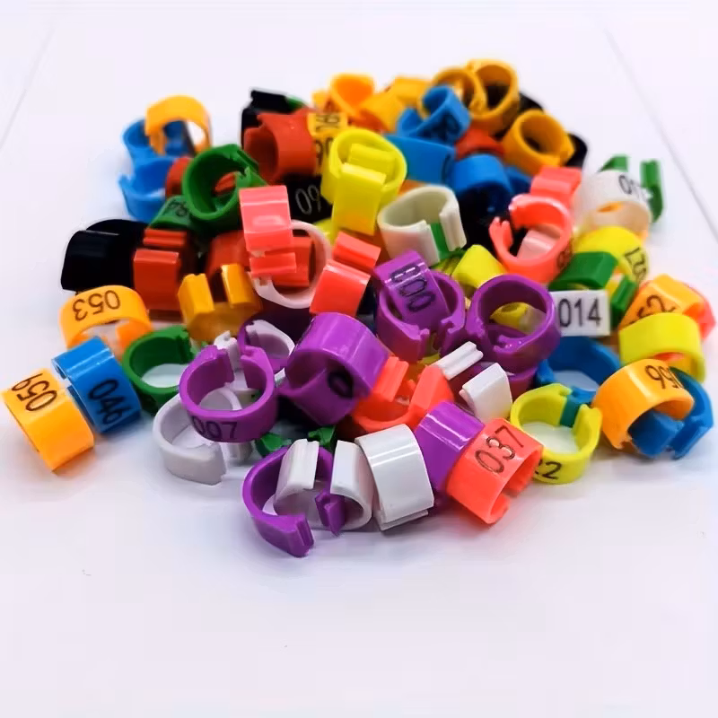 Plastik ring med nummer 8cm flera färg (100st)