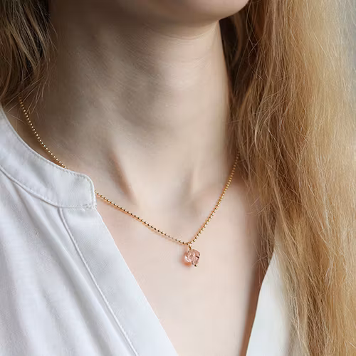 Tunt Halsband Med Rosa Kristall - Kärleken M
