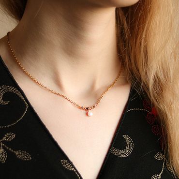 Kort Halsband Med Rosa Hänge - Ömheten S