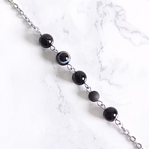 Halsband Med Tofs Av Kedjor - Cirkeln A