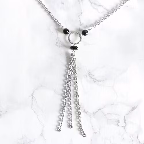 Halsband Med Tofs Av Kedjor - Cirkeln A