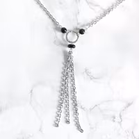 Halsband Med Tofs Av Kedjor - Cirkeln A