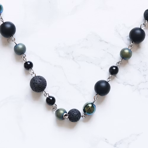 Långt Halsband Med Stenpärlor - Nattmörkret S