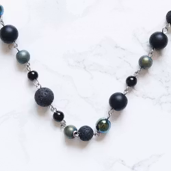 Långt Halsband Med Stenpärlor - Nattmörkret S