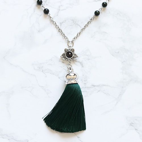 Långt Halsband Med Grön Tofs - Granen E