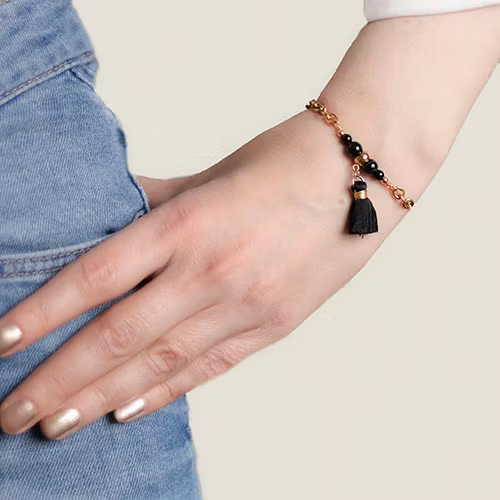 Enkelt Armband Med Svart Tofs - Mysteriet M