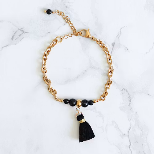 Enkelt Armband Med Svart Tofs - Mysteriet M