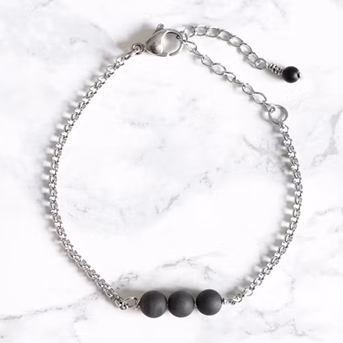 Armbandset I Röd Och Grå - Intrycket I