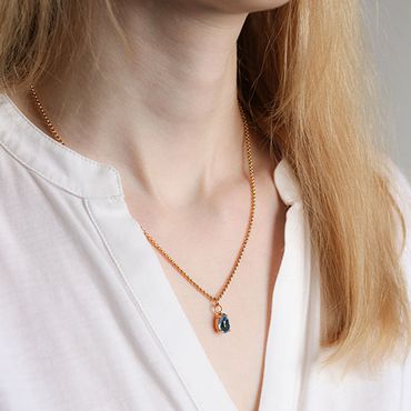 Tunt Halsband Med Blå Kristall - Världen P