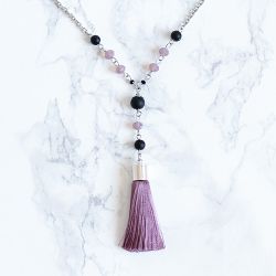 Halsband Med Lila Tofs Och Pärlor - Sagan P