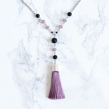 Halsband Med Lila Tofs Och Pärlor - Sagan P
