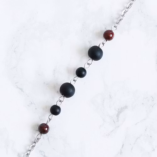 Långt Halsband Med Röd Tofs - Modet S