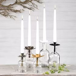 Klar glasflaske mellem